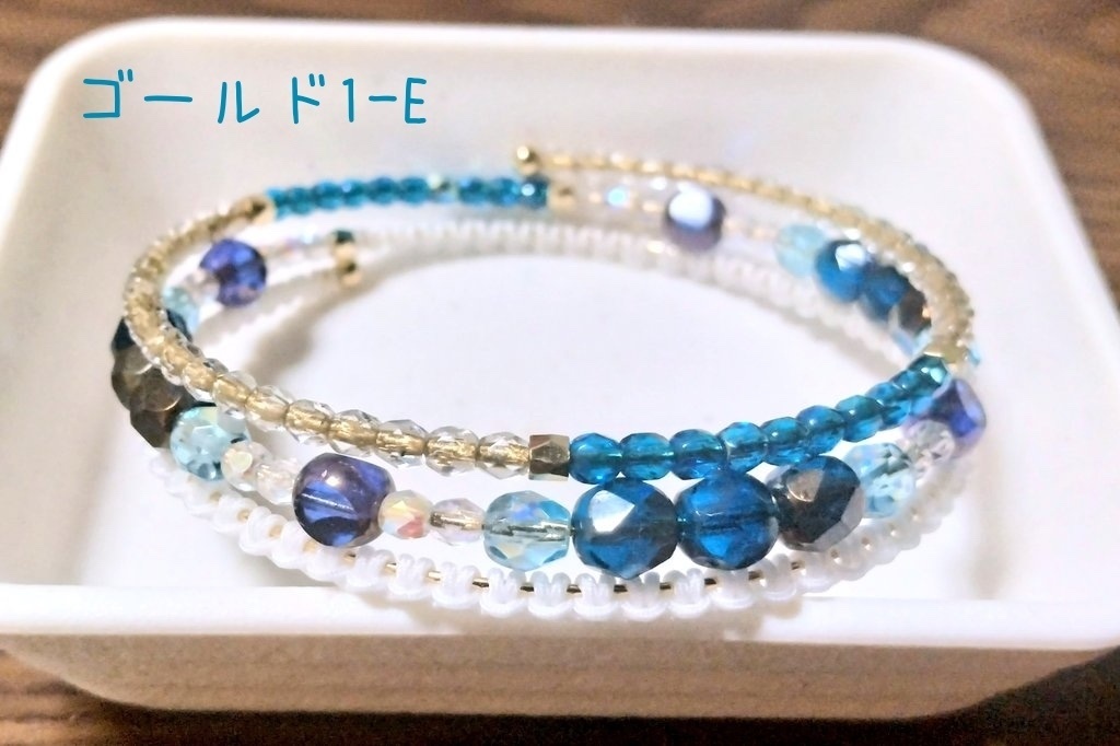 【arteVarie135】ワイヤーブレスレット・ゴールド1(青・紫)