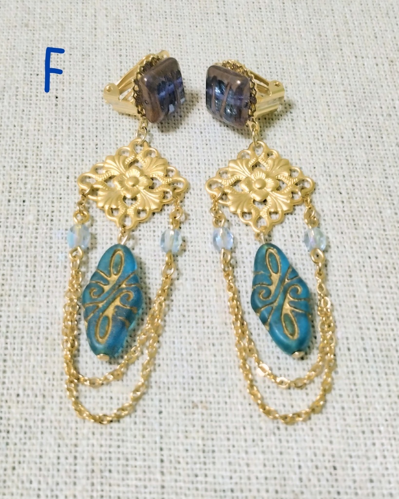 【arteVarie106】テーブルカットビーズのイヤリング