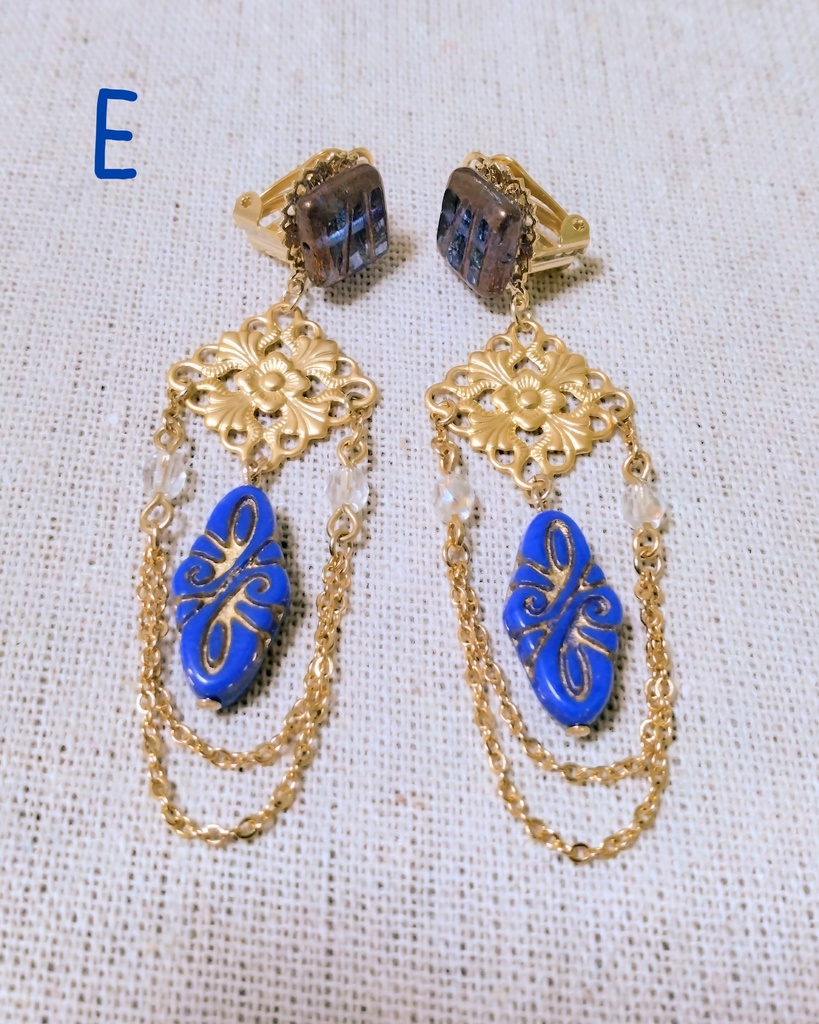 【arteVarie106】テーブルカットビーズのイヤリング