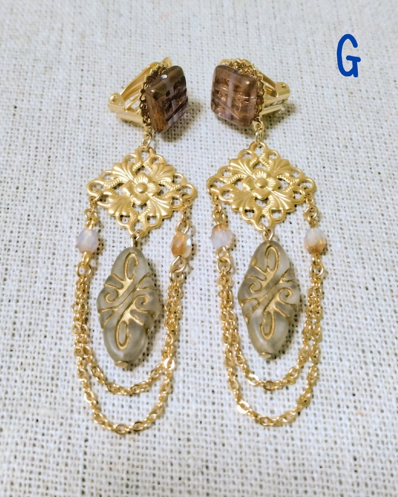 【arteVarie106】テーブルカットビーズのイヤリング