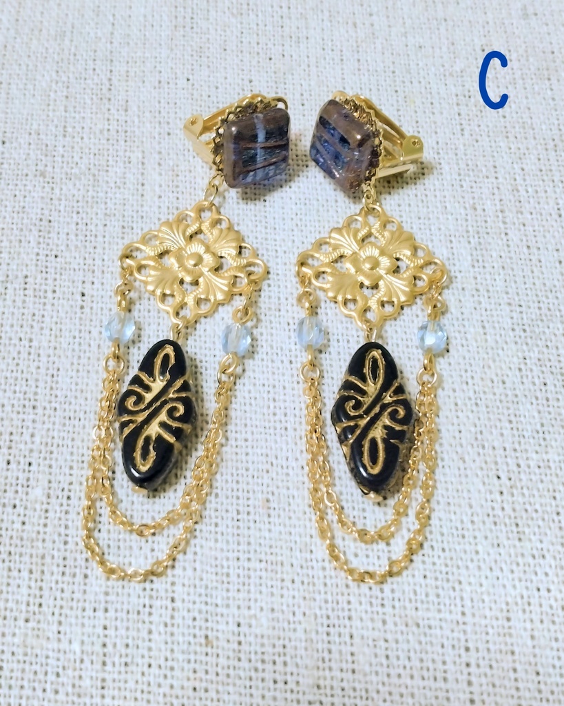 【arteVarie106】テーブルカットビーズのイヤリング