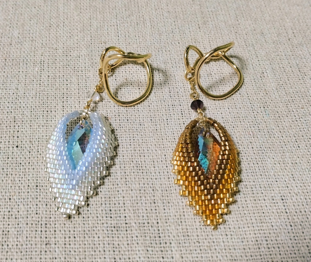 【グラブル】ビーズの羽根の耳飾り