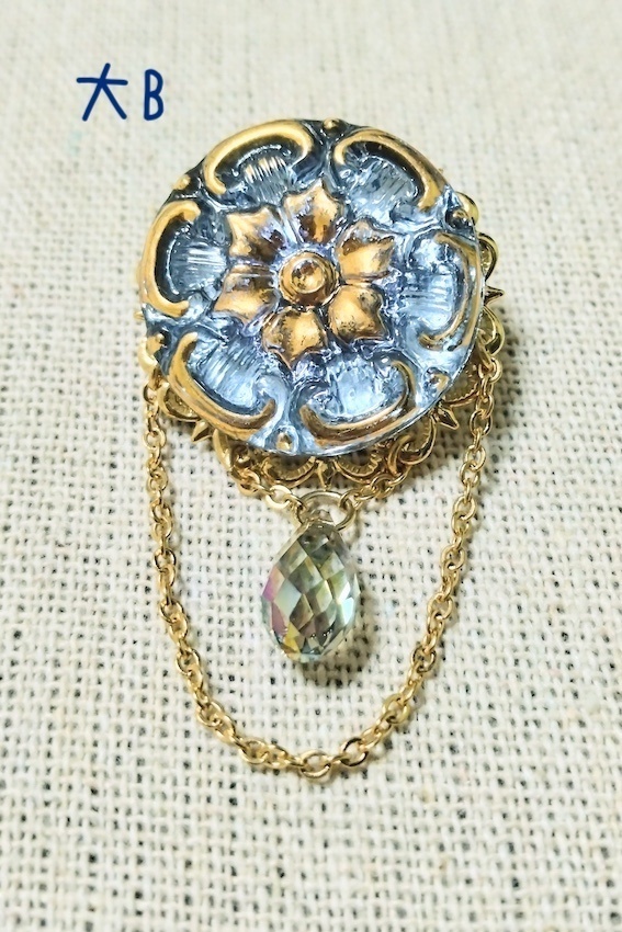 【arteVarie130】チェコカボションのブローチ