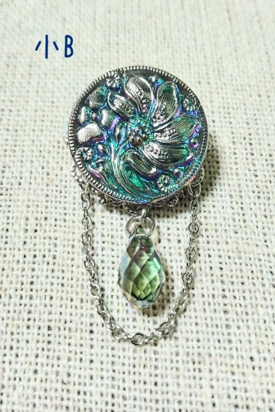 【arteVarie130】チェコカボションのブローチ