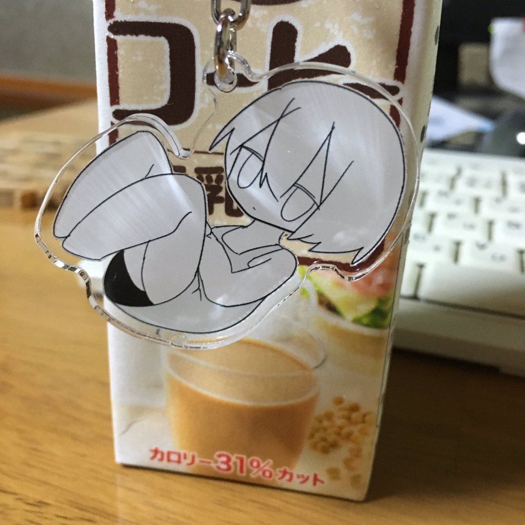 白ワンピキーホルダー