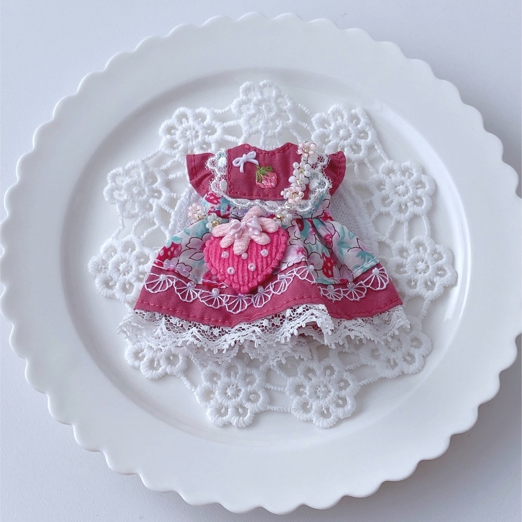 いちご刺繍ワンピース
