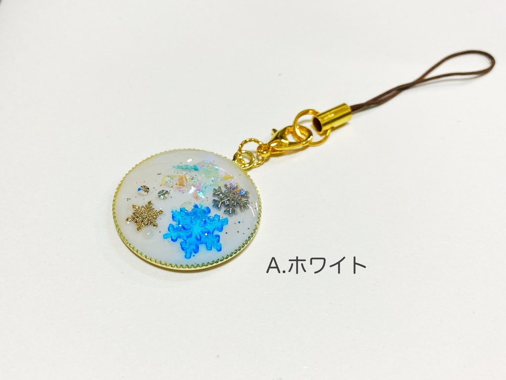 雪の結晶たちのストラップ/チャーム