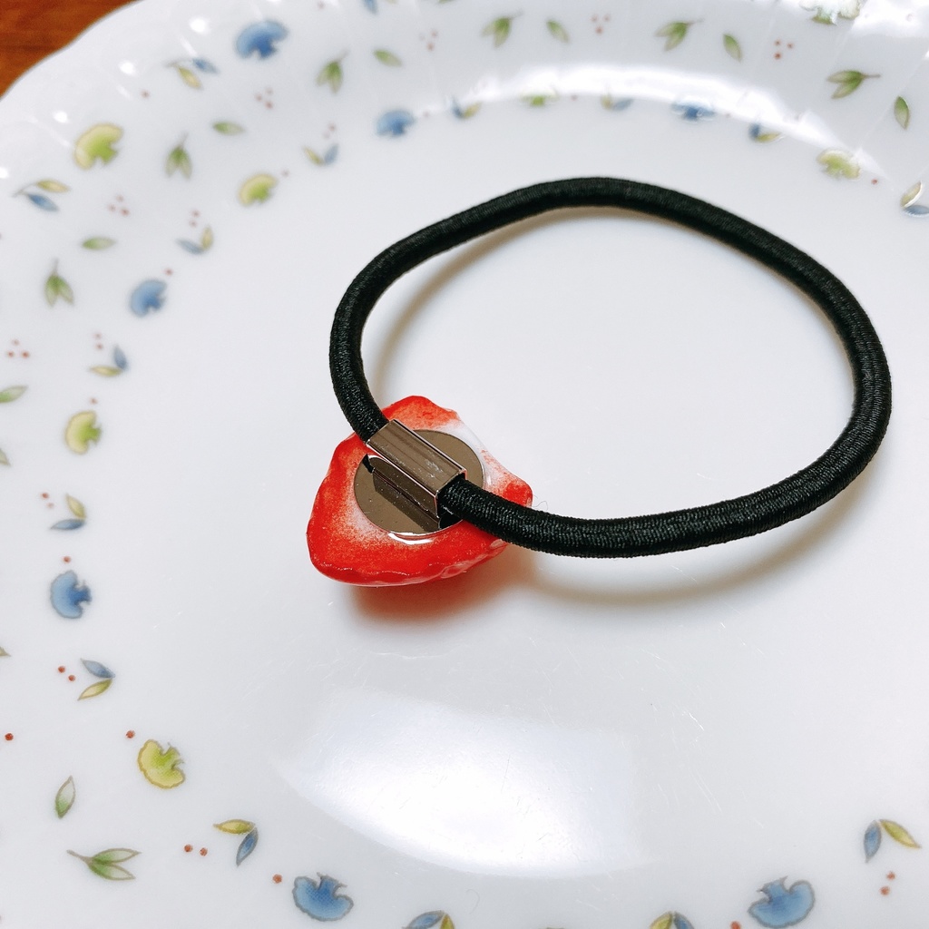 Patisserie HIMEKI✧*̣̩⋆̩☽⋆゜ いちごのヘアゴム