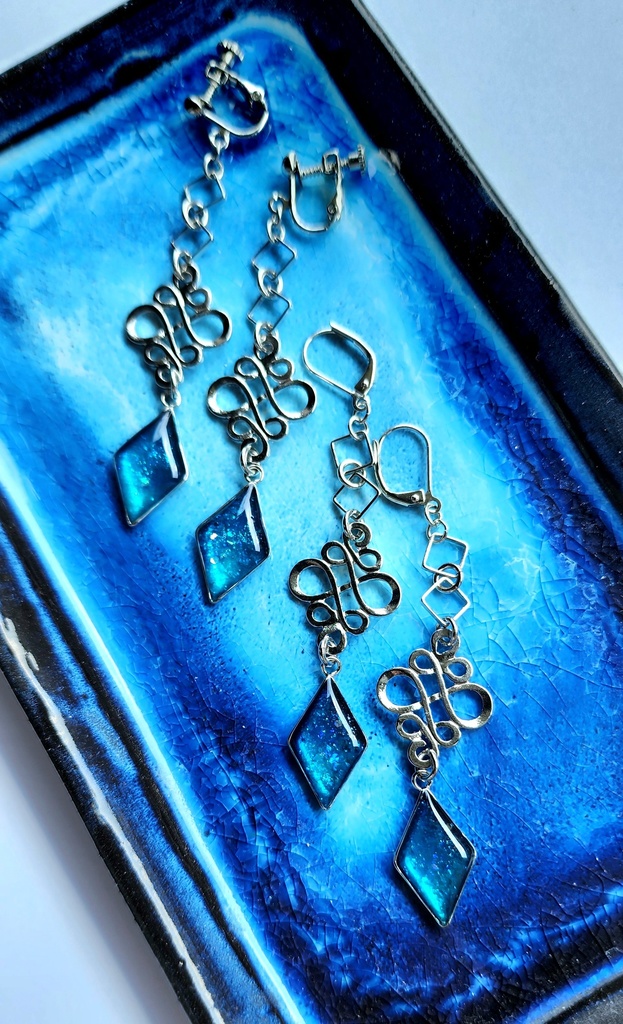 ブルーダイヤイヤリング(ピアス変更可)【自宅発送あんしんBoothパック】