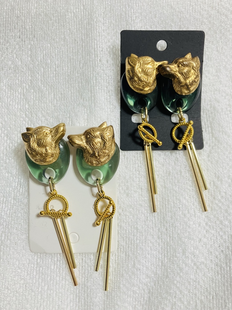 狼イヤリング・ピアス