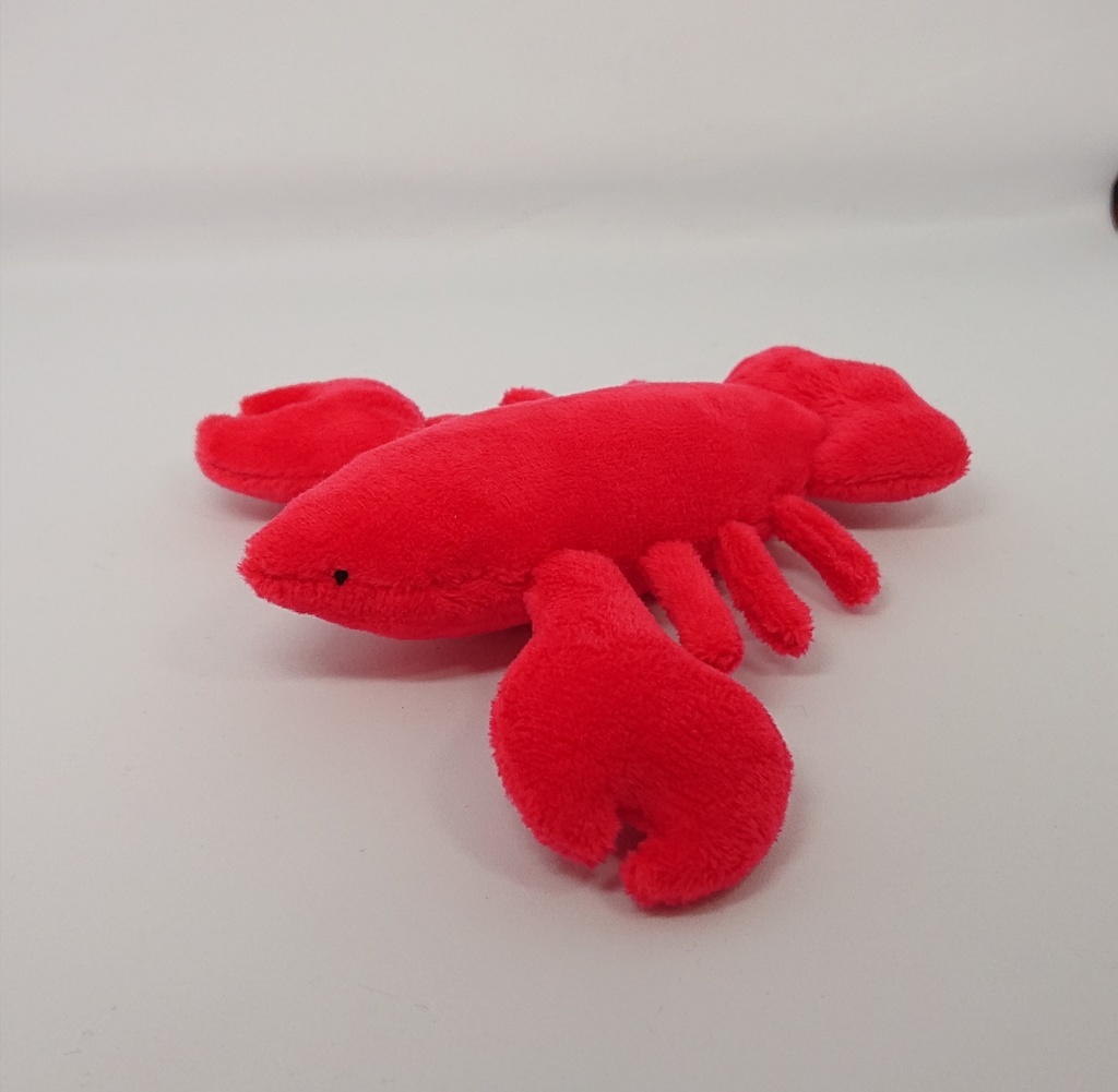 ザリガニのぬいぐるみ