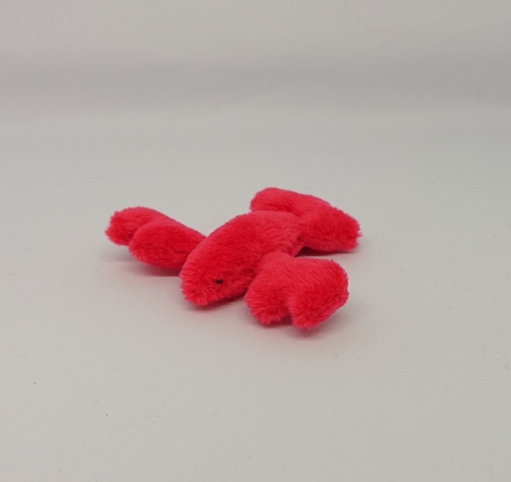 ザリガニのぬいぐるみ