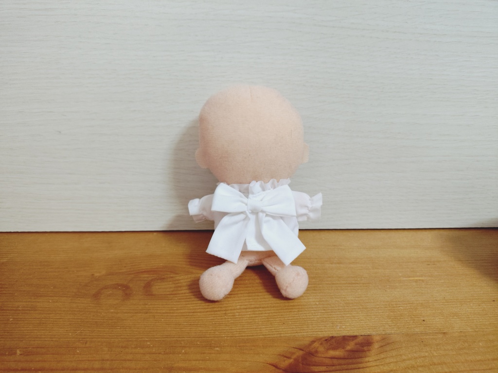 フリルブラウス