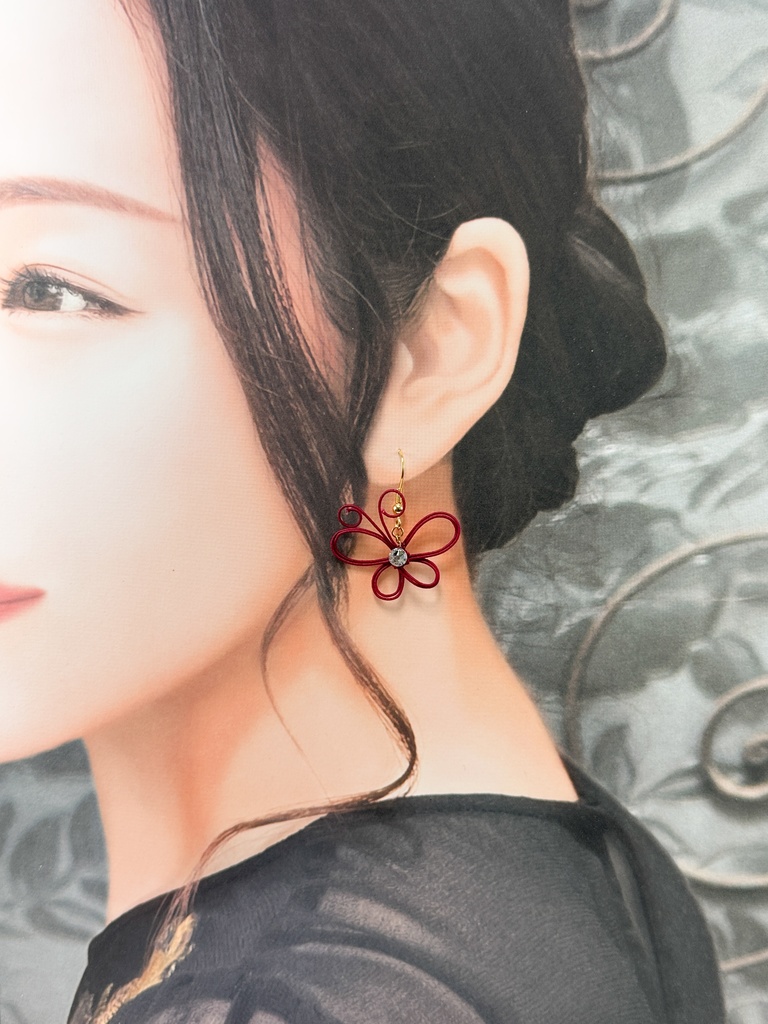 幸せを運ぶ 水引蝶デザインピアス 赤