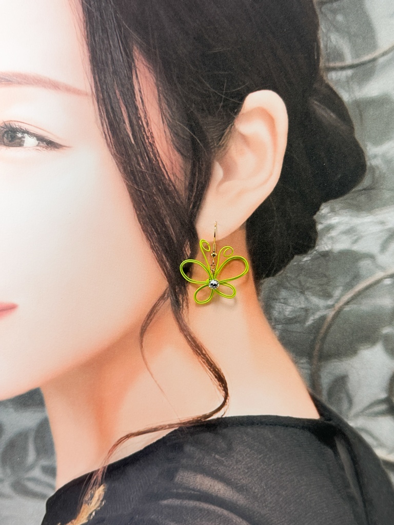 幸せを運ぶ 水引蝶デザインピアス ライトグリーン
