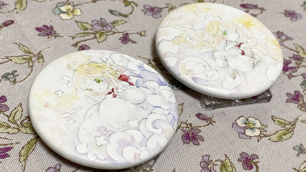 月とバラの缶バッジ