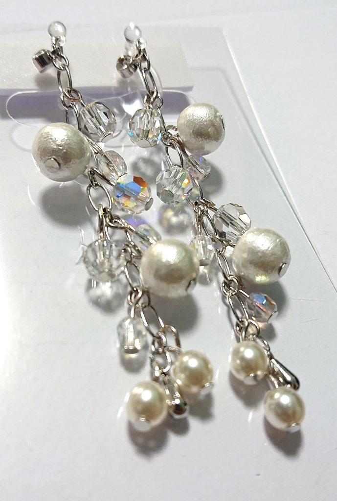 クリスタルとパールのイヤリング