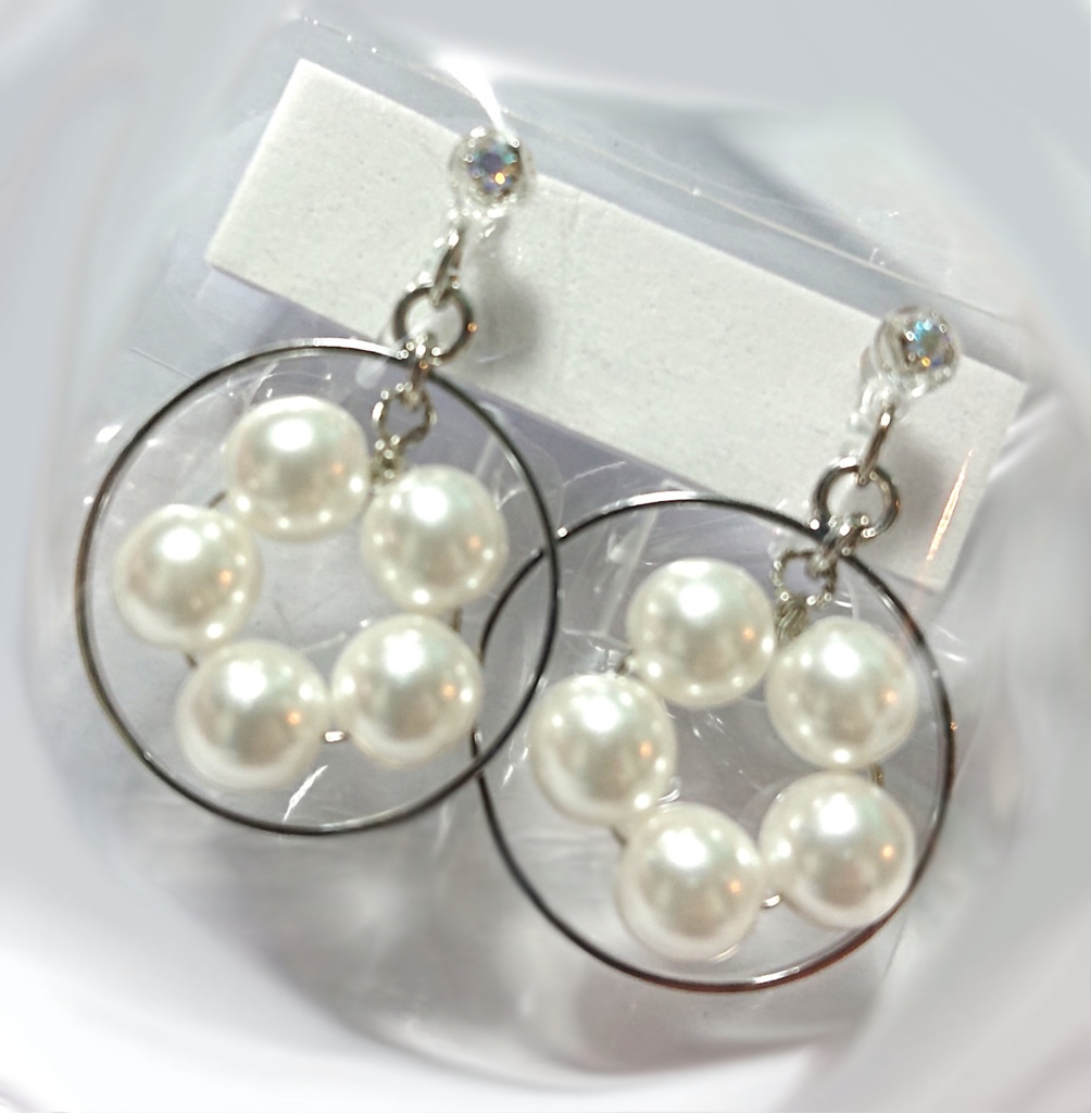 パールのフラワーイヤリング