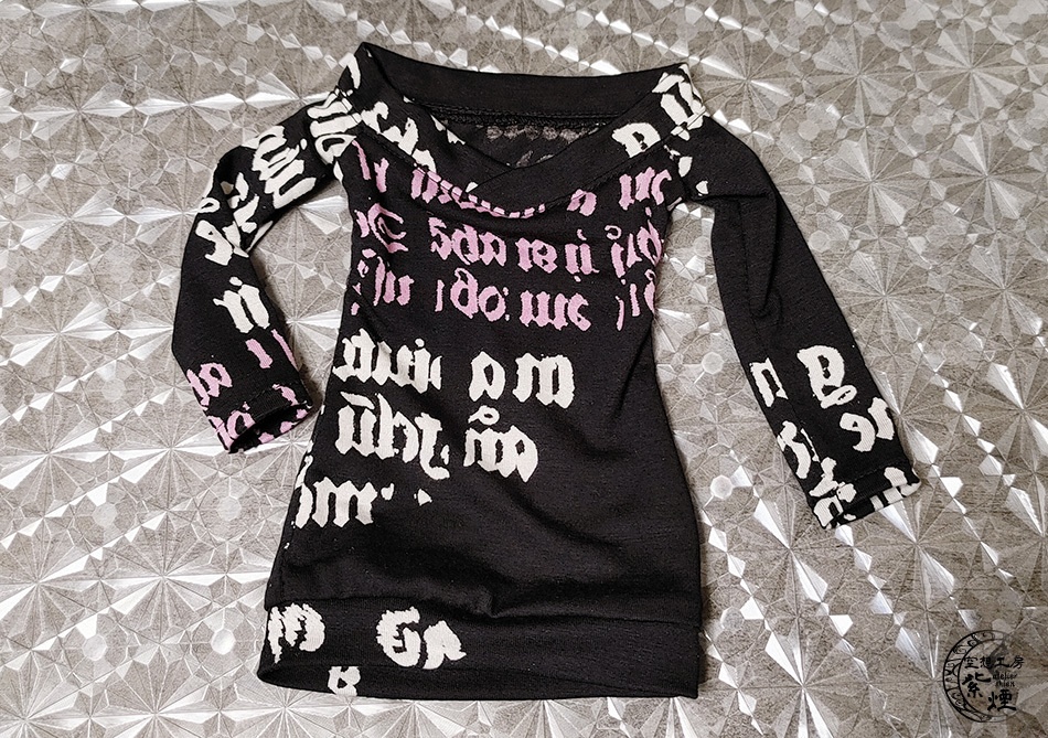 Smart Doll オフショルダー英字カットソーワンピース コクーンシルエット