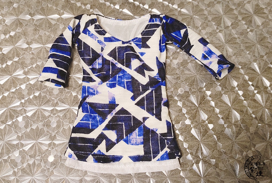 Smart Doll 七分袖ニットチュニック 青×白幾何学模様柄