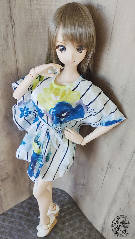 Smart Doll バタフライスリーブワンピース 寒色系 (数量限定)