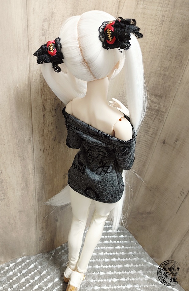 Smart Doll オフショルダー英字フロッキーカットソーワンピース コクーンシルエット