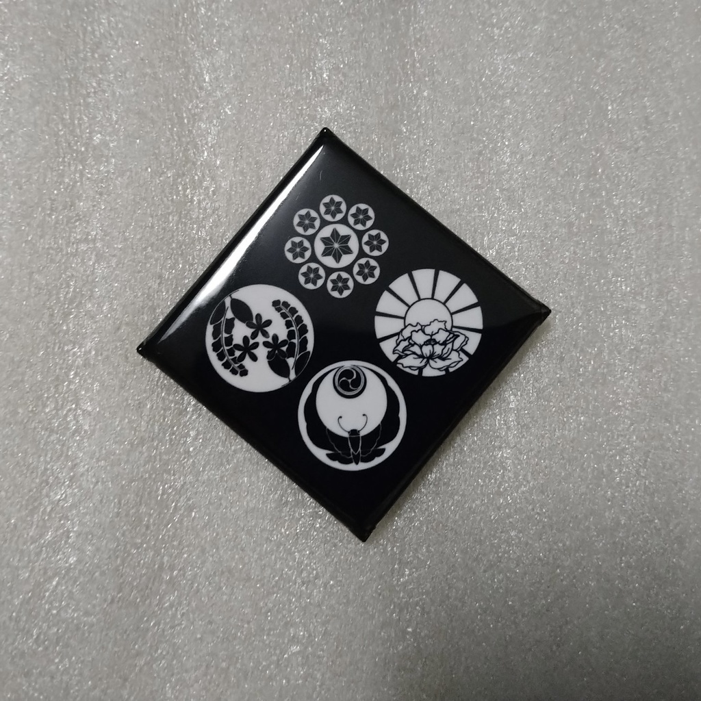 友士灯—ともしび— キャラクター個人紋缶バッジ(黒地)