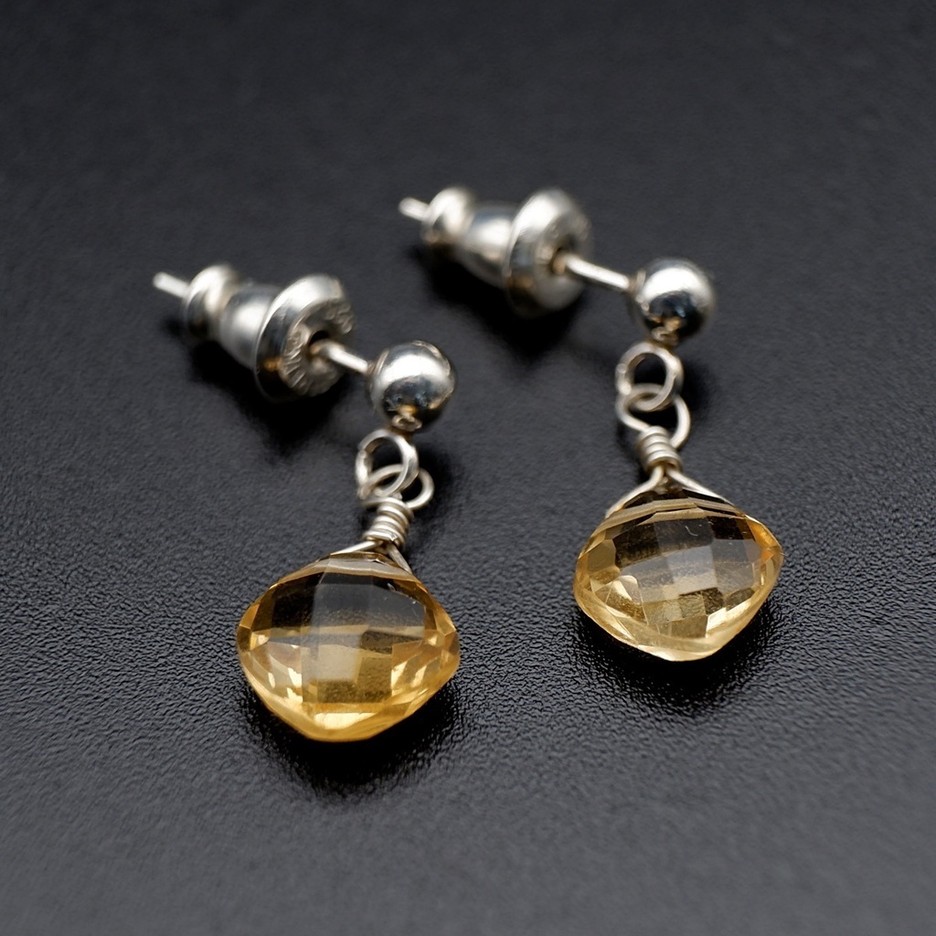 ～黄金に煌めく～　シトリンのピアス　天然石アクセサリー　