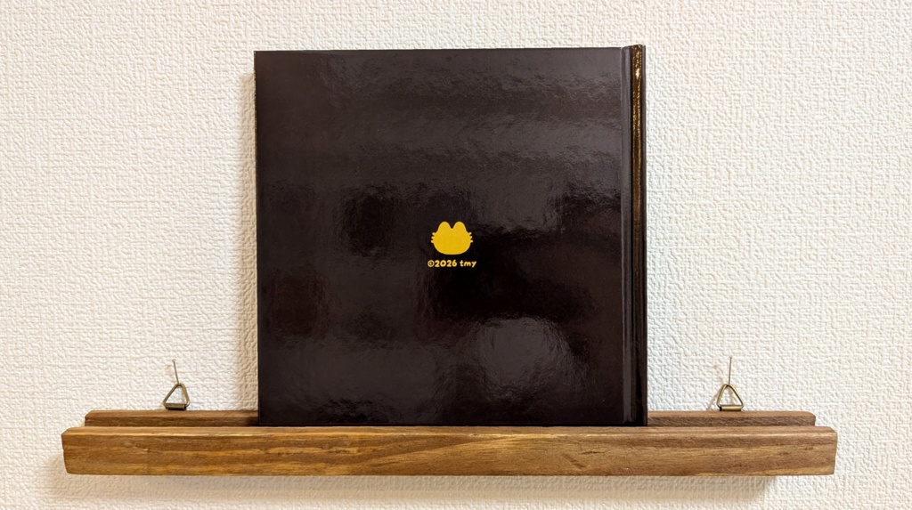 じゆうでまるいタキシードねこ