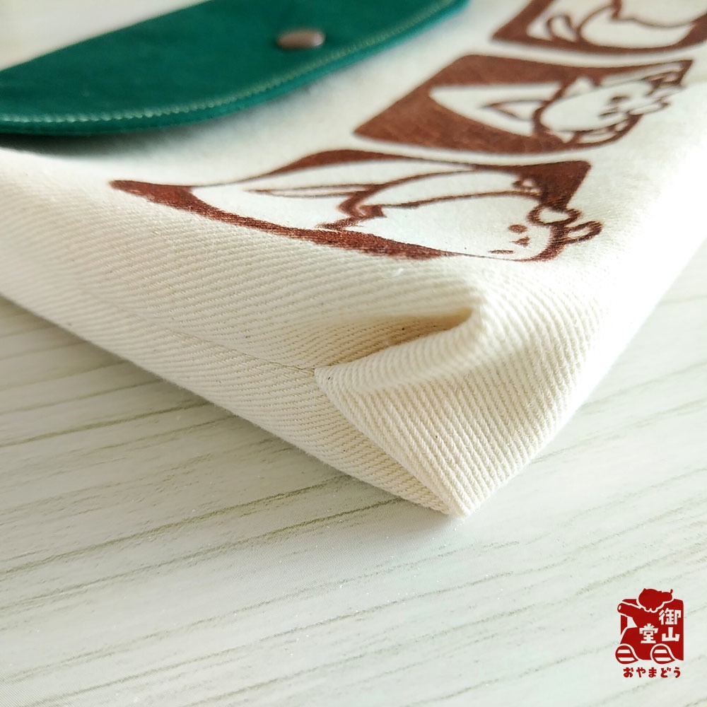 【マステ付き】猫ポーチ わさからもみじの手描きおしりポーチ わさび色(緑) フタ付きマチありタイプ