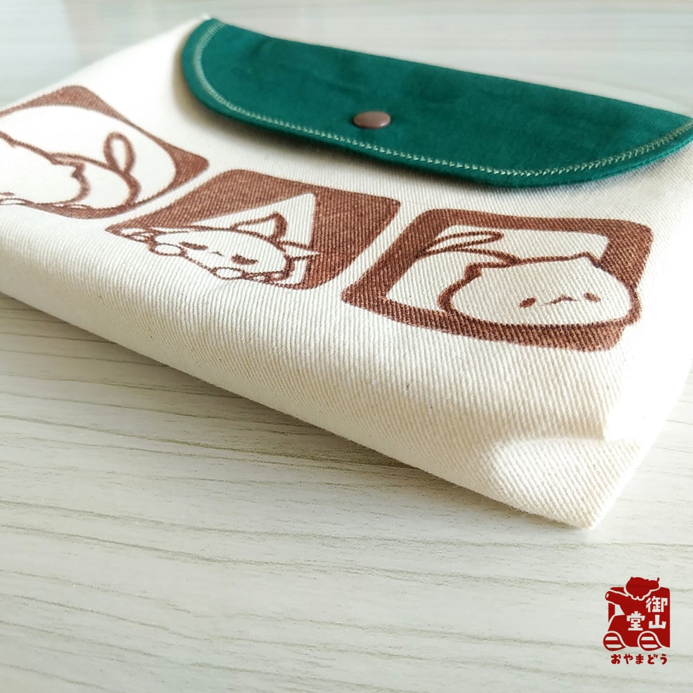 【マステ付き】猫ポーチ わさからもみじの手描きおしりポーチ わさび色(緑) フタ付きマチありタイプ