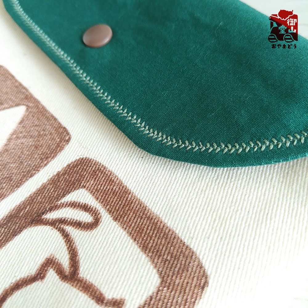 【マステ付き】猫ポーチ わさからもみじの手描きおしりポーチ わさび色(緑) フタ付きマチありタイプ