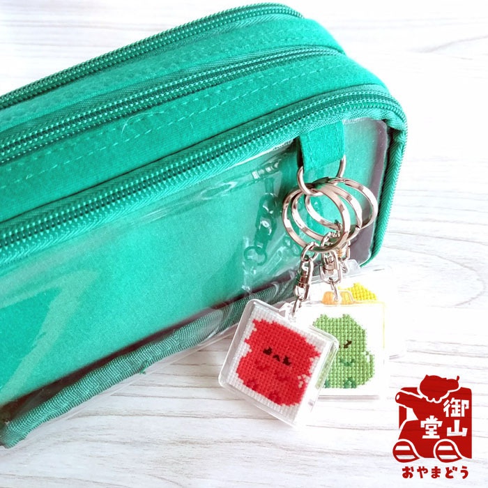 わさからもみじ ぽってりおすわり姿の刺繍キーホルダー(3個セット)