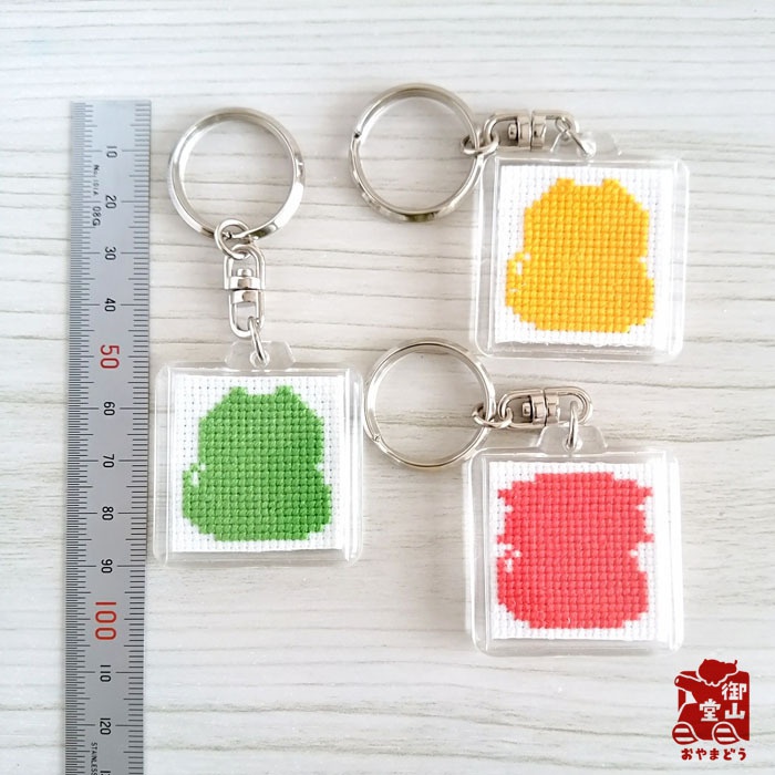 わさからもみじ ぽってりおすわり姿の刺繍キーホルダー(3個セット)