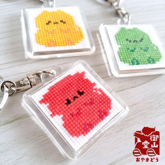 わさからもみじ ぽってりおすわり姿の刺繍キーホルダー(3個セット)