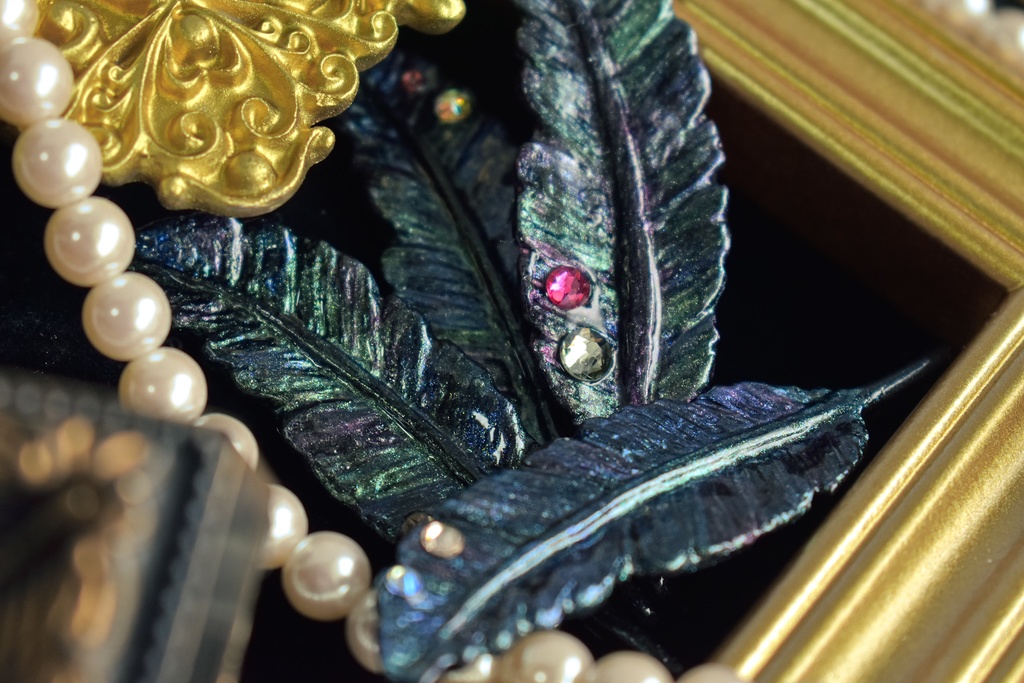 ブローチ(羽根)