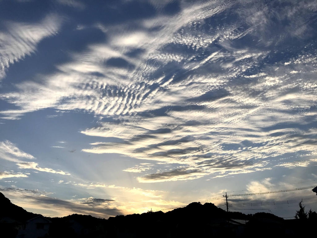 スマホ癒やし壁紙「夕暮れの祝福の空」実写写真