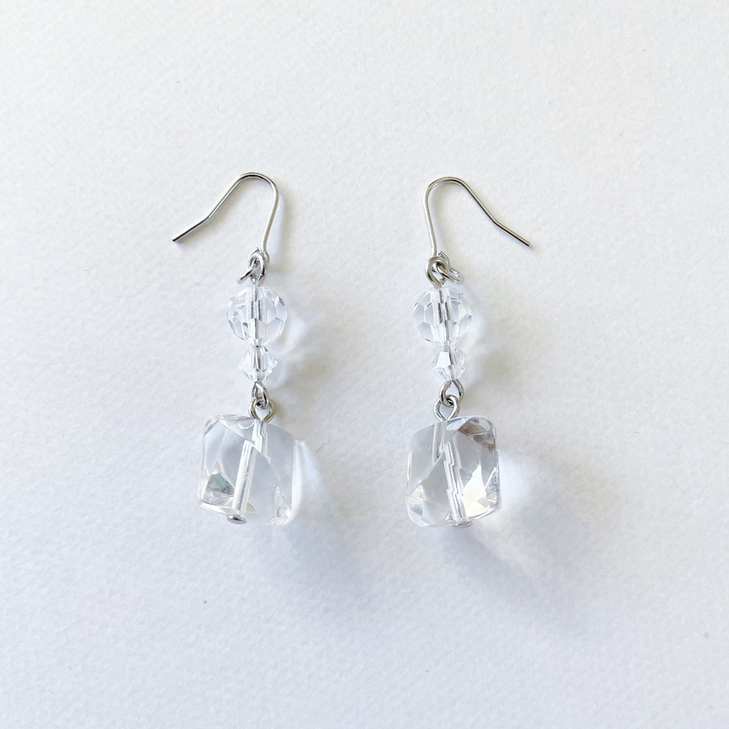 趣味の品　とにかくクリアなピアス（ノンホールピアス変更可）