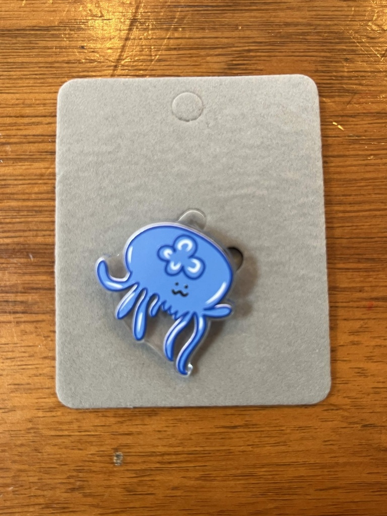アクリルピンバッチ もちくらげ