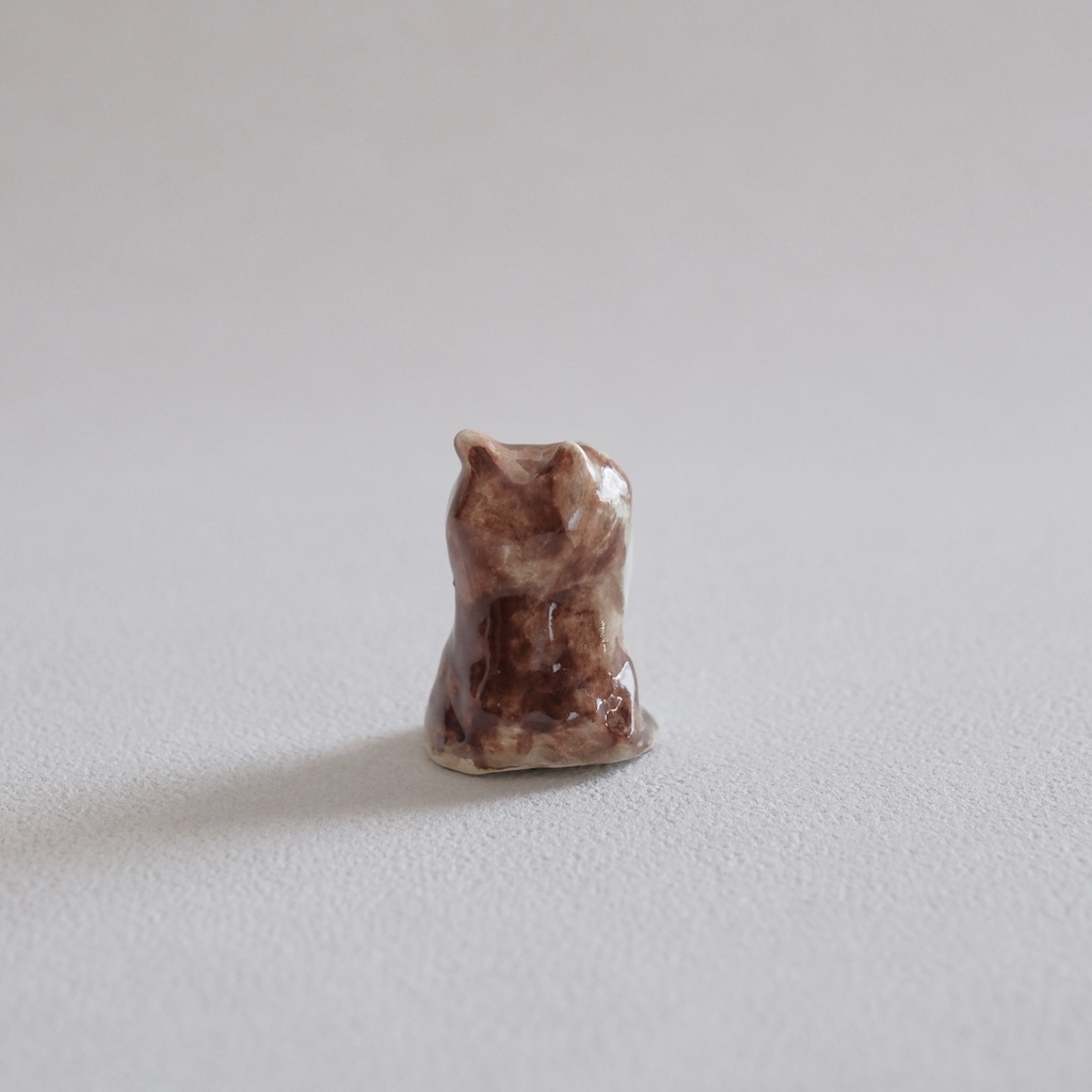 小さな陶器の猫(茶白)#1