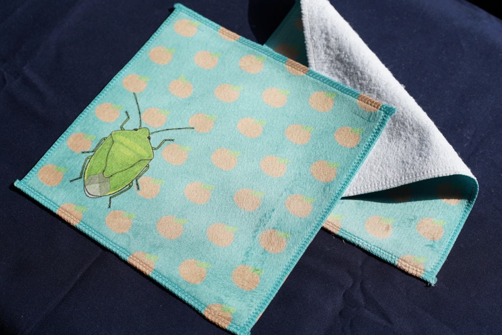 ツヤアオカメムシハンカチタオル