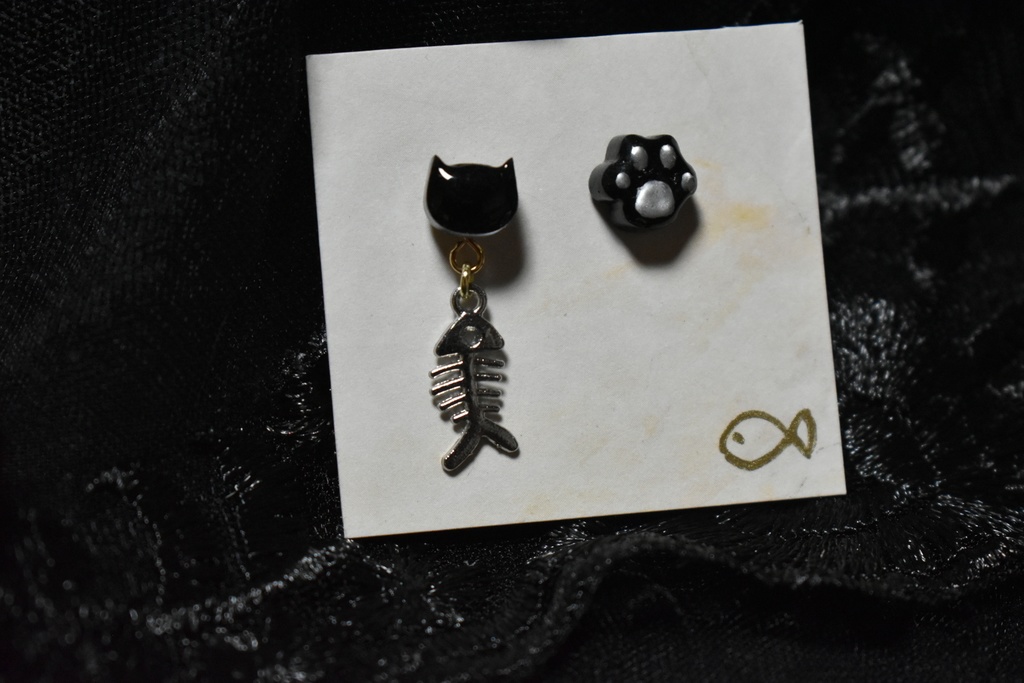 黒猫ピアス
