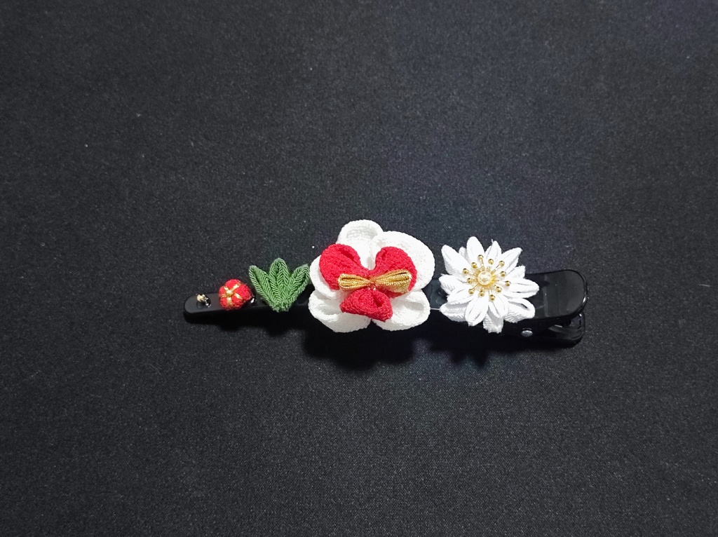 花牌のヘアクリップ