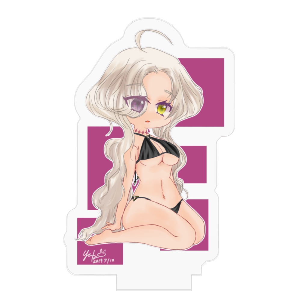 ルティナ黒水着