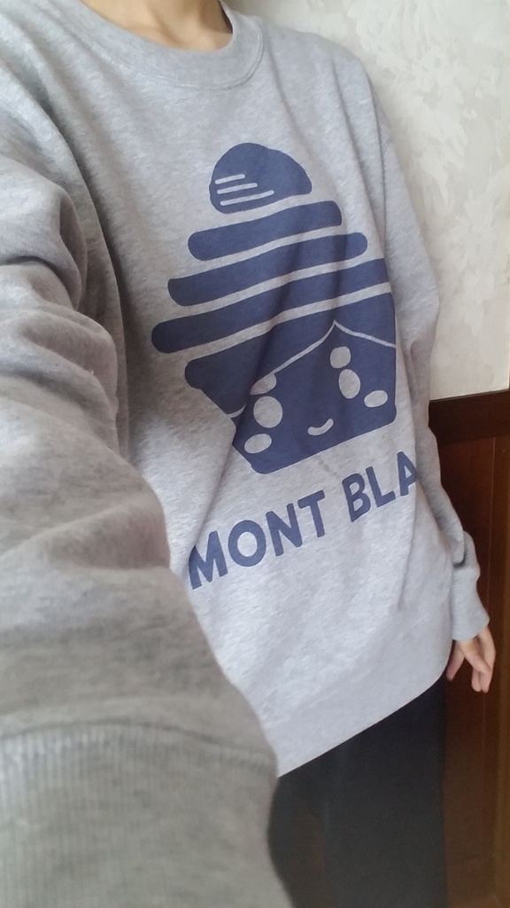 モンブランなスミスのスウェット(青色)