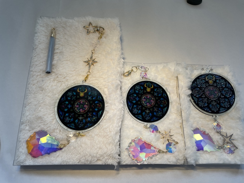 ステンドグラス風アクキーのサンキャッチャー