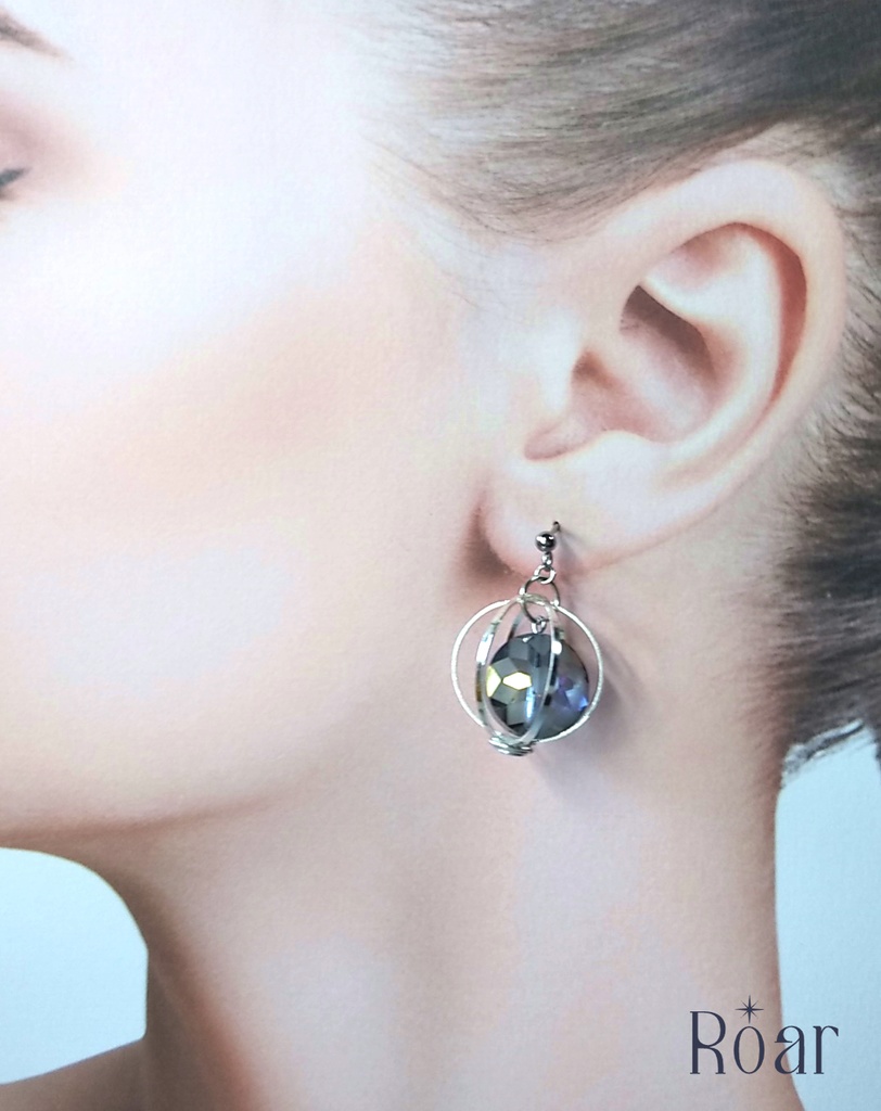 大粒ガラスビーズのケージピアス