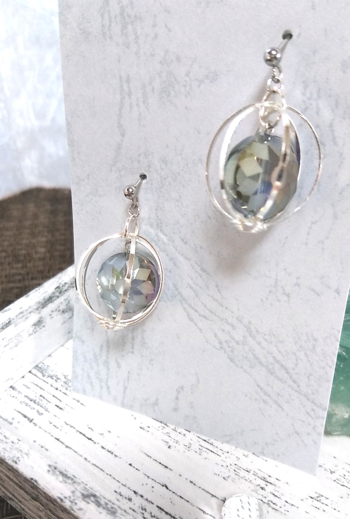 大粒ガラスビーズのケージピアス