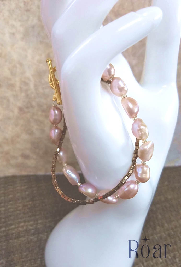 ピンク系バロックパールのマンテルブレス