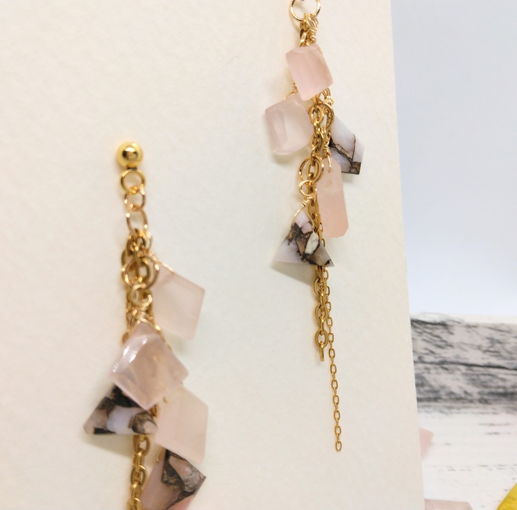 ラフスライス天然石のピアス